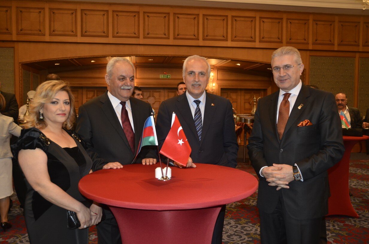 İstanbul Valisi ve Aydın Üniversitesi rektörü 28 Mayıs resepsiona katıldı